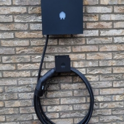 EV Wall Black op muur. De Maere Lochristi