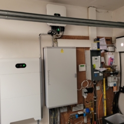 EV Wall binnen geplaatst met PV en Batterij