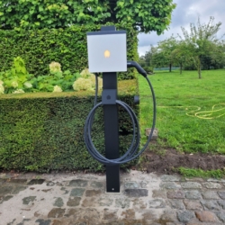 EV Wall op Paal. Van Linden Liezele